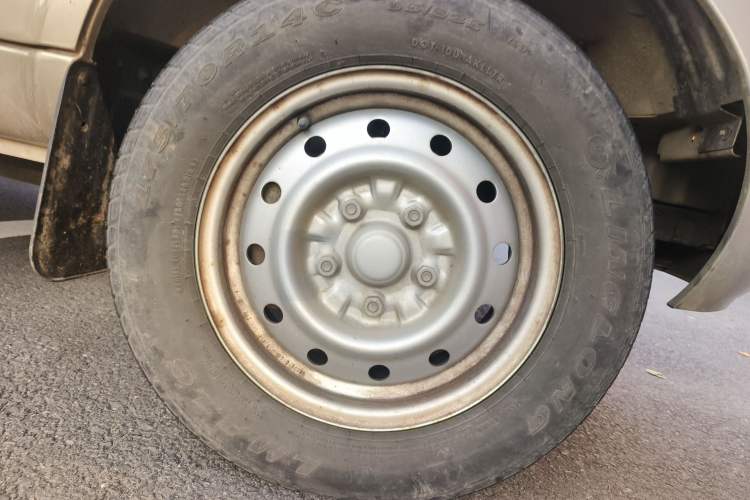 Used Wuling Rongguang 2020 1.5L Extended Basic Version China VI Standard L3C Right Front Wheel Hub