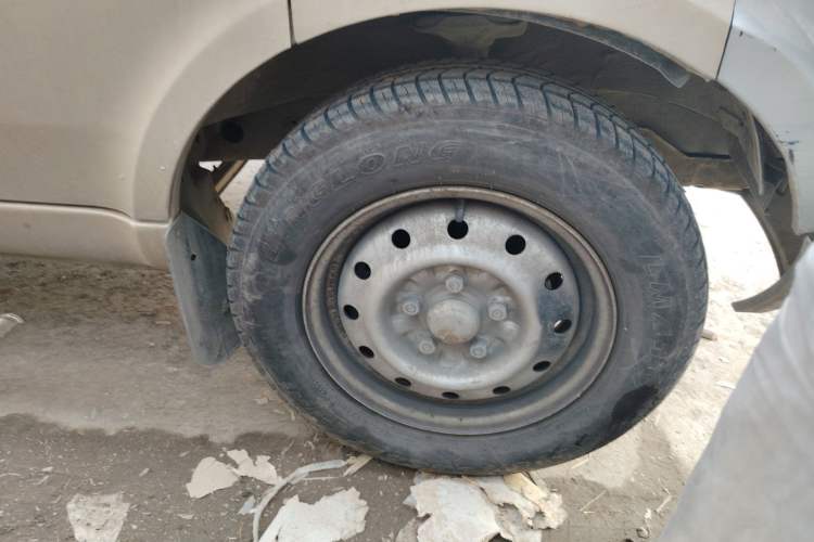 Used Wuling Rongguang 2020 1.5L Extended Basic Version China VI Standard L3C Right Front Wheel Hub