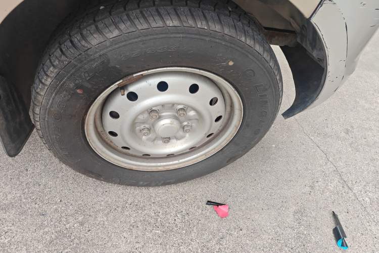 Used Wuling Rongguang 2020 1.5L Extended Basic Version China VI Standard L3C Right Front Wheel Hub
