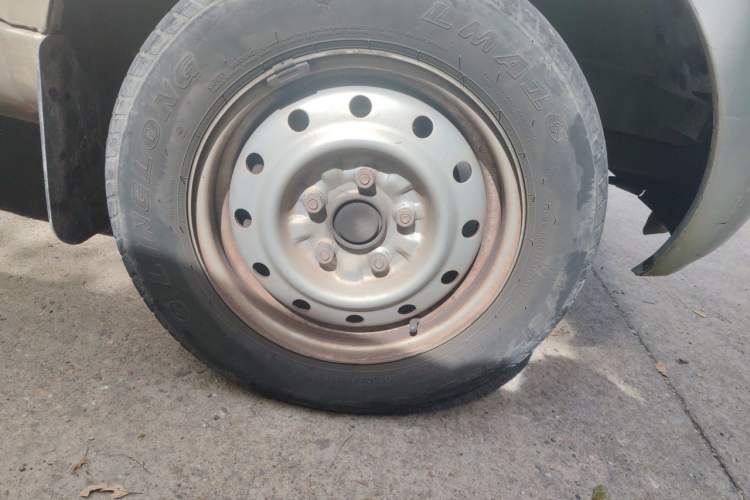 Used Wuling Rongguang 2020 1.5L Extended Basic Version China VI Standard L3C Right Front Wheel Hub