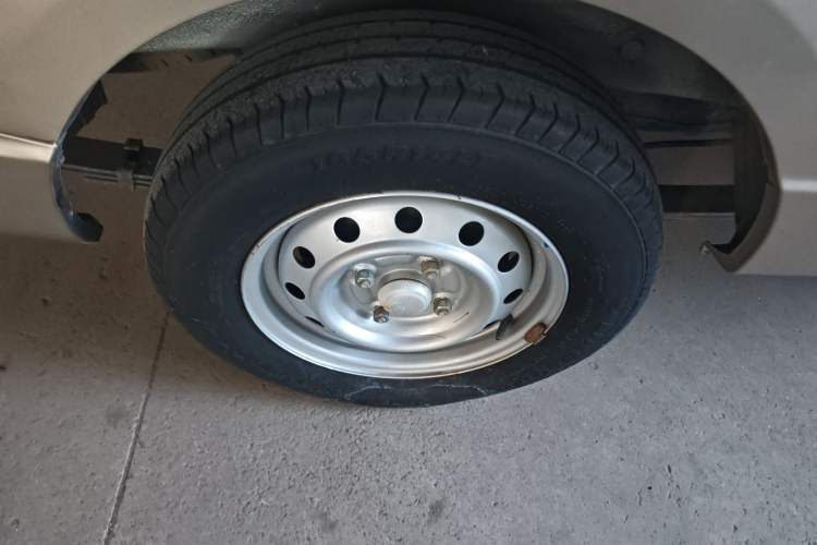 Used Wuling Rongguang 2020 1.2L S Base Model China VI Right Rear Wheel Hub