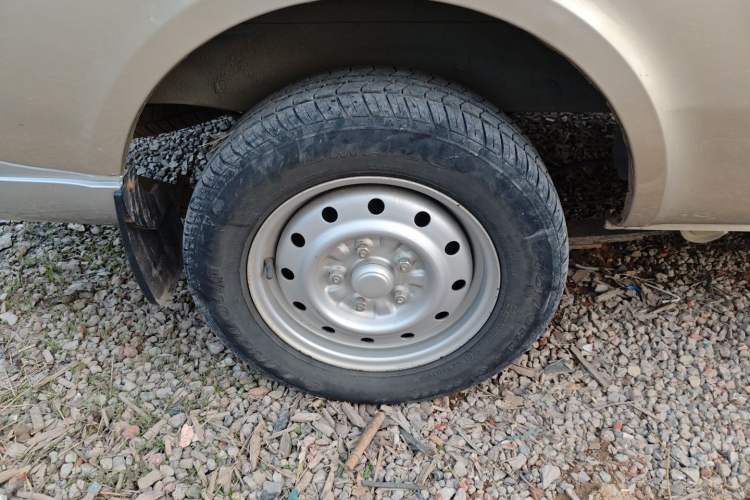 Used Wuling Rongguang 2020 1.5L Extended Basic Version China VI Standard L3C Right Rear Wheel Hub