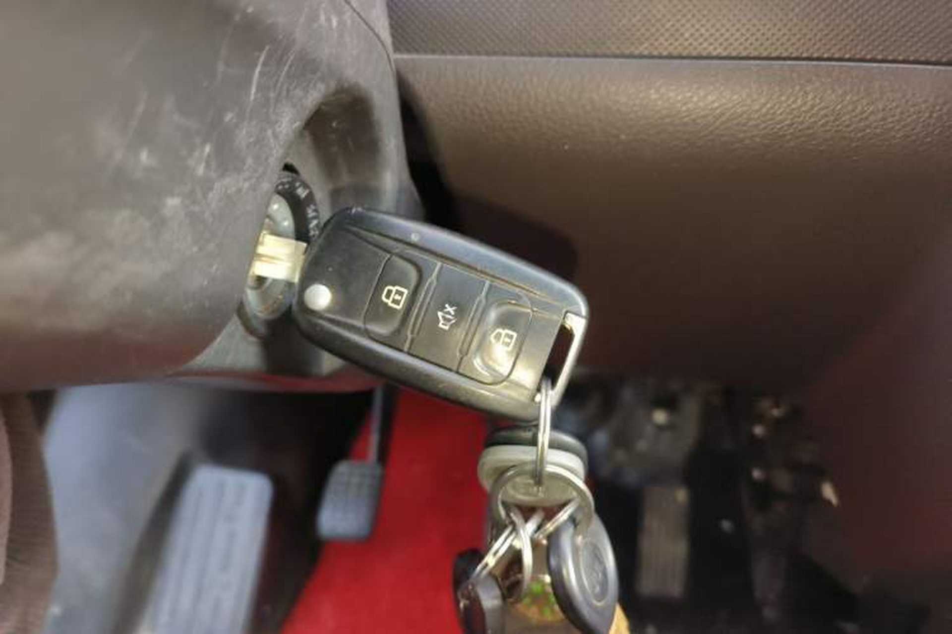 Used Wuling Rongguang 2020 1.5L Extended Basic Version China VI Standard L3C Vehicle Key