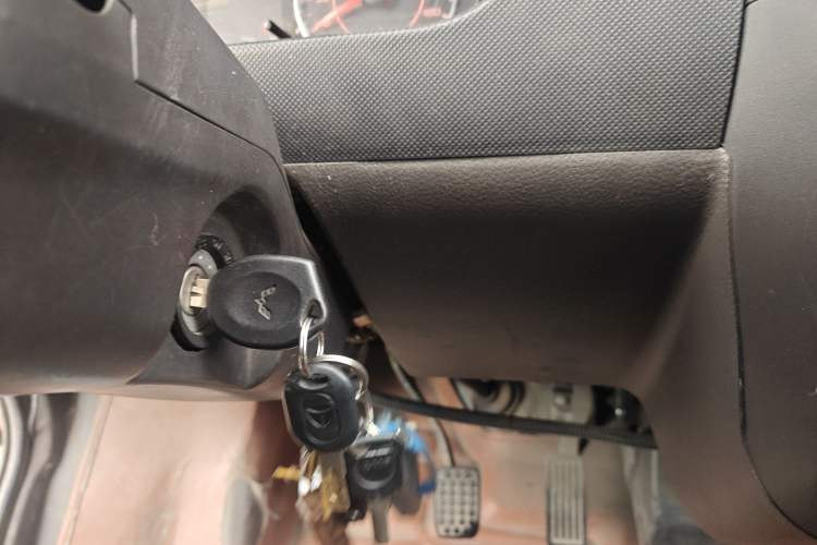 Used Wuling Rongguang 2020 1.5L Extended Basic Version China VI Standard L3C Vehicle Key