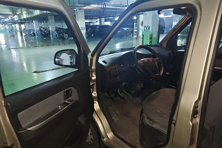 Used Wuling Rongguang 2021 1.5L Extended Standard Version with Air Conditioning – L3C Driver Seat
