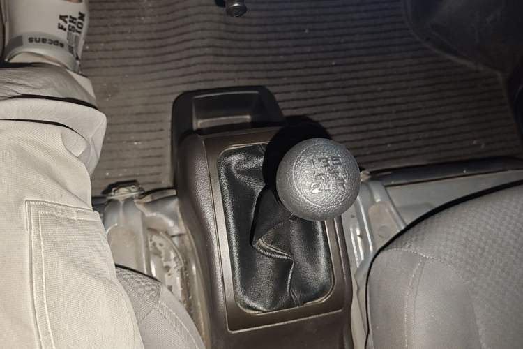 Used Wuling Rongguang 2021 1.5L Extended Standard Version with Air Conditioning – L3C Gear Lever