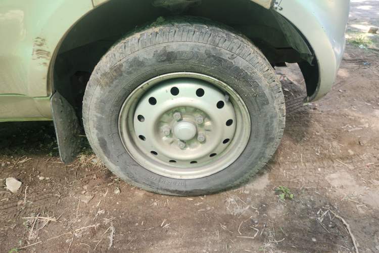 Used Wuling Rongguang 2021 1.5L Extended Basic Model Enclosed-Window Vehicle, 5-seater LAR Right Front Wheel Hub