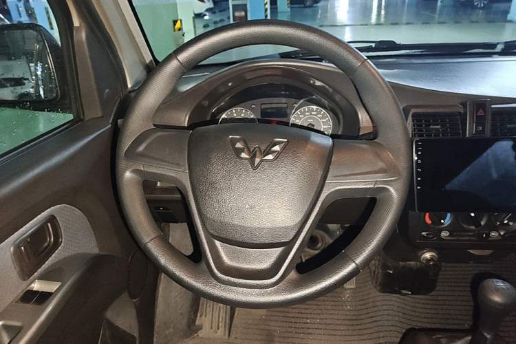 Used Wuling Rongguang 2021 1.5L Extended Standard Version with Air Conditioning – L3C Steering Wheel