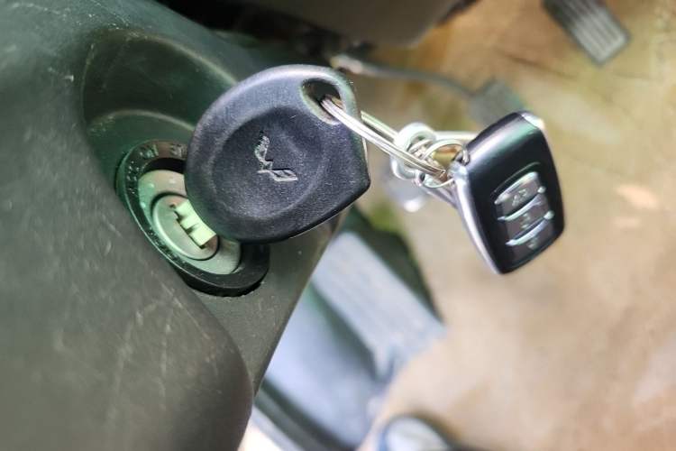 Used Wuling Rongguang 2021 1.5L Extended Basic Model Enclosed-Window Vehicle, 5-seater LAR Vehicle Key