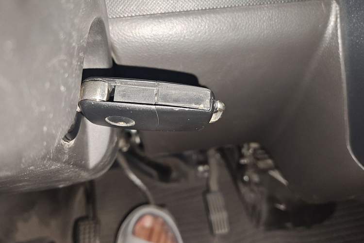 Used Wuling Rongguang 2021 1.5L Extended Standard Version with Air Conditioning – L3C Vehicle Key