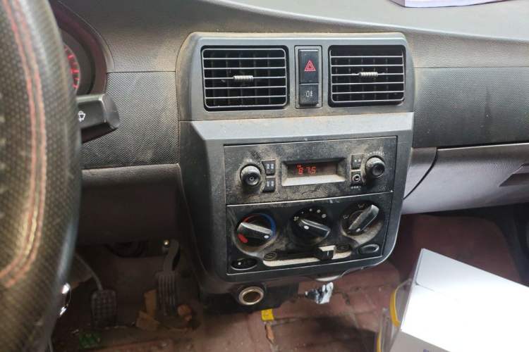 Used Wuling Rongguang 2021 1.5L Extended Basic Model LAR Audio And AC Panel