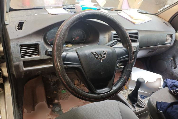 Used Wuling Rongguang 2021 1.5L Extended Basic Model LAR Center Console
