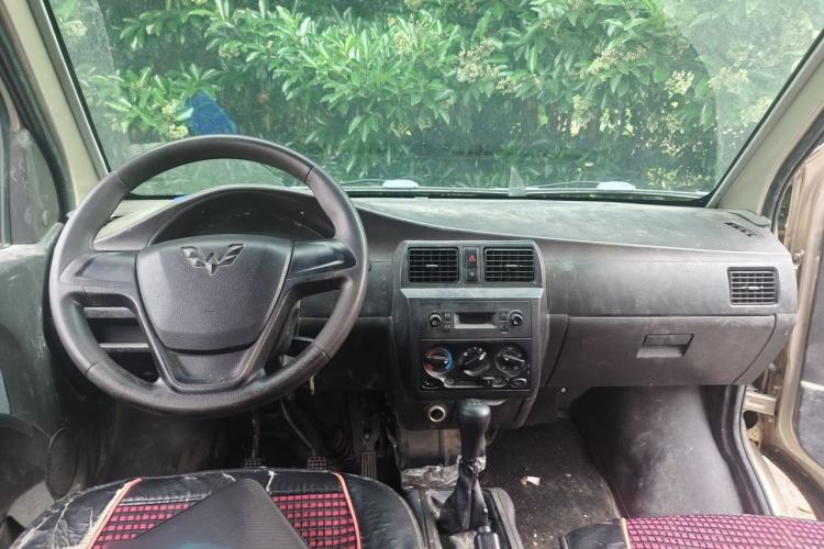 Used Wuling Rongguang 2021 1.5L Extended Standard Model Air-Conditioned Version LAR Center Console