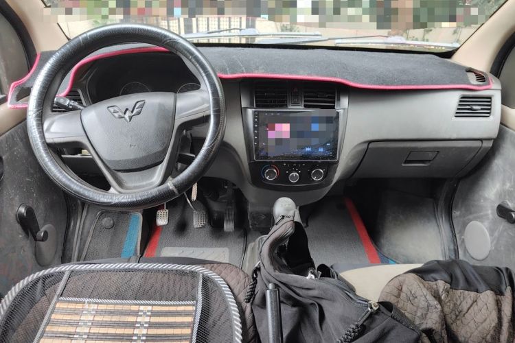 Used Wuling Rongguang 2021 1.2L S Base 7-Seater LSI Center Console