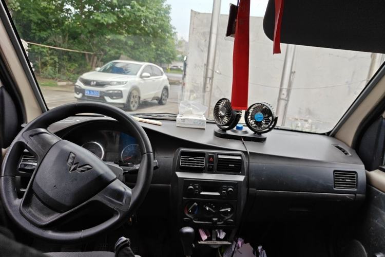 Used Wuling Rongguang 2021 1.5L Extended Basic Version L3C Center Console