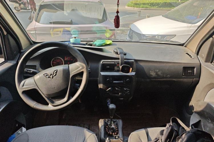 Used Wuling Rongguang 2021 1.5L Extended Standard Model Power-Assist Version LAR Center Console
