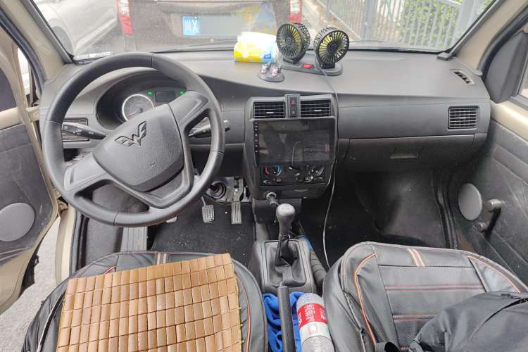 Used Wuling Rongguang 2021 1.5L Extended Basic Version L3C Center Console