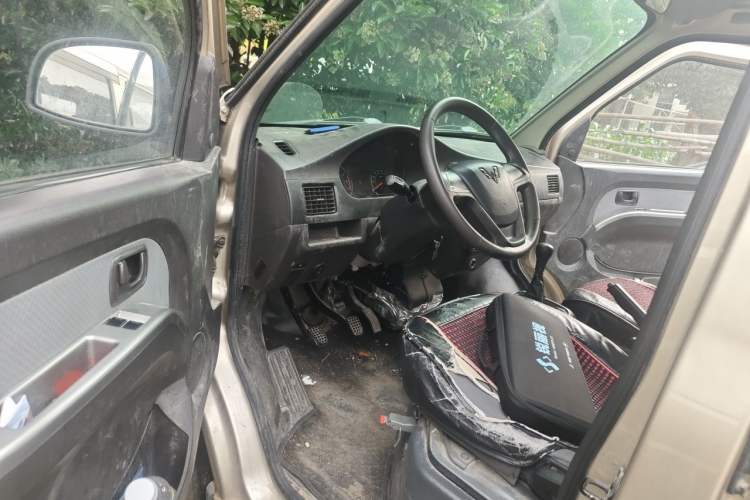 Used Wuling Rongguang 2021 1.5L Extended Standard Model Air-Conditioned Version LAR Driver Seat