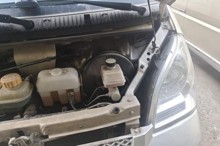 Used Wuling Rongguang 2021 1.5L Extended Standard Model Air-Conditioned Version LAR Engine Bay Left