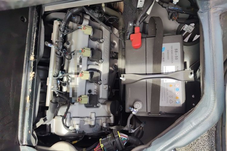 Used Wuling Rongguang 2021 1.5L Extended Standard Model Air-Conditioned Version LAR Engine Bay Left