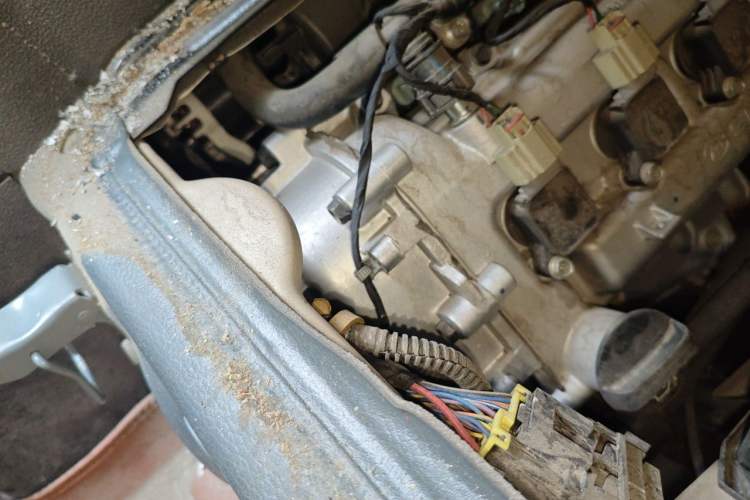 Used Wuling Rongguang 2021 1.5L Extended Basic Model LAR Engine Bay Right