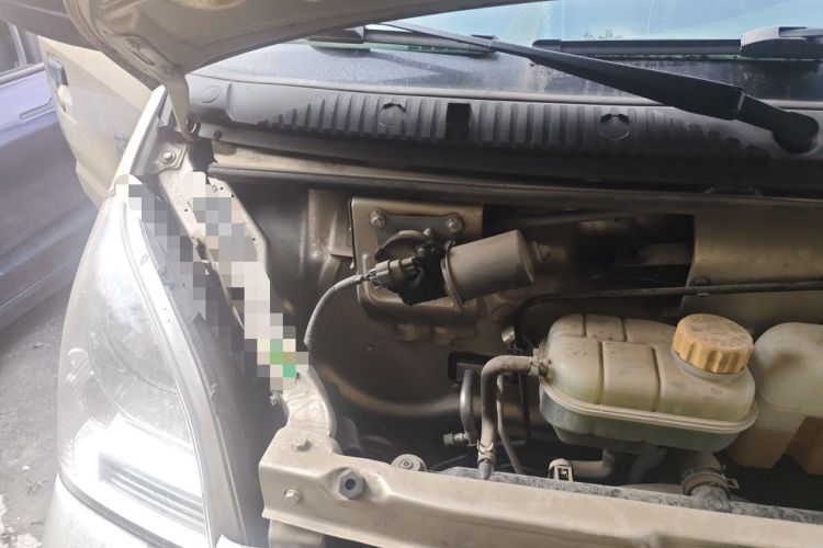Used Wuling Rongguang 2021 1.5L Extended Standard Model Air-Conditioned Version LAR Engine Bay Right
