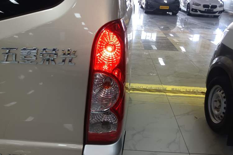 Used Wuling Rongguang 2021 1.5L Extended Basic Version L3C Exterior 6