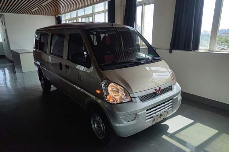 Used Wuling Rongguang 2021 1.5L Extended Standard Version with Air Conditioning – L3C Front Right 45 Deg