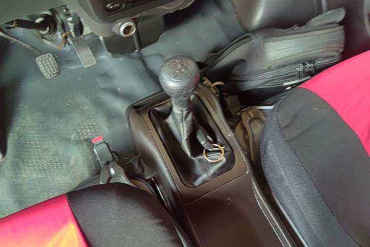 Used Wuling Rongguang 2021 1.5L Extended Standard Version with Air Conditioning – L3C Gear Lever