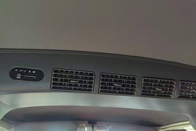 Used Wuling Rongguang 2021 1.5L Extended Standard Version with Air Conditioning – L3C Headliner