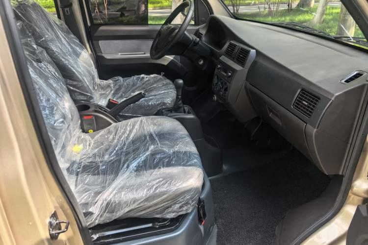 Used Wuling Rongguang 2021 1.5L Extended Standard Version with Air Conditioning – L3C Interior 2