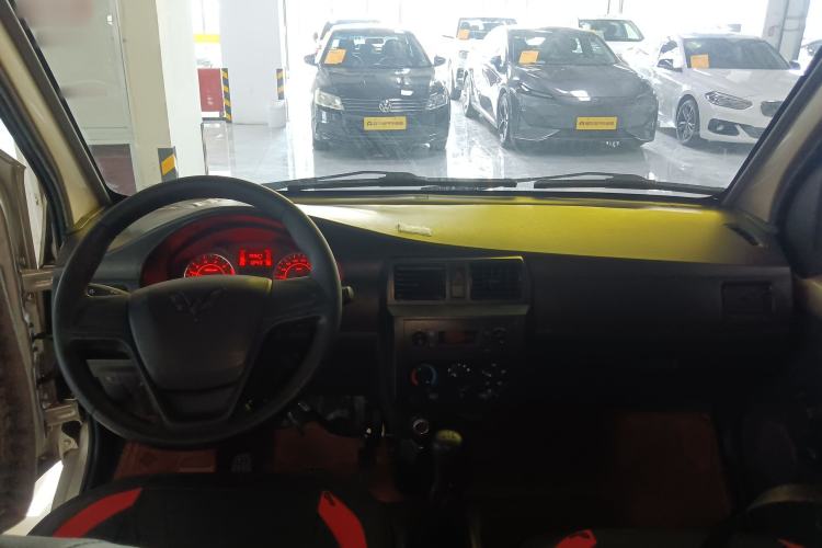 Used Wuling Rongguang 2021 1.5L Extended Basic Version L3C Interior 2