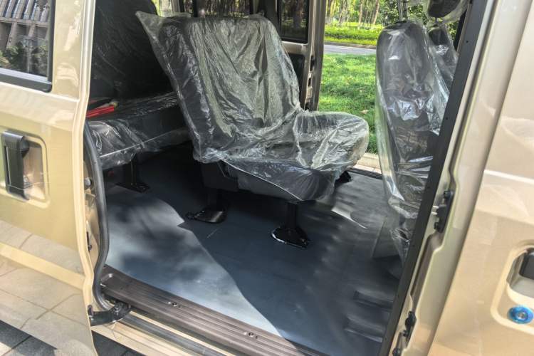 Used Wuling Rongguang 2021 1.5L Extended Standard Version with Air Conditioning – L3C Interior 3