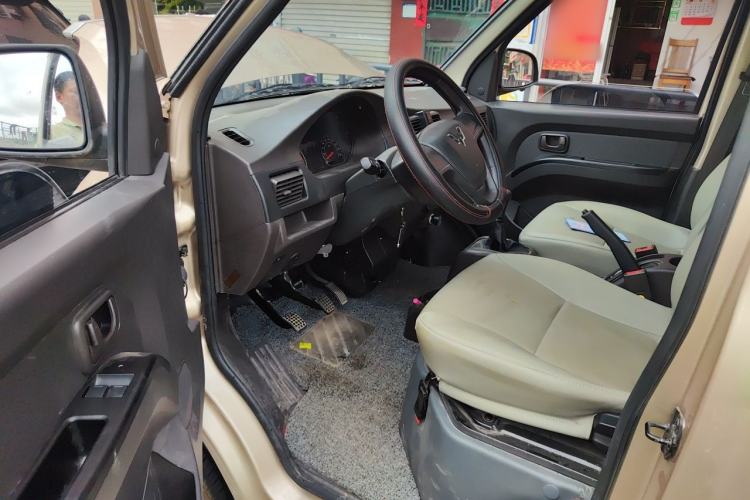 Used Wuling Rongguang 2021 1.5L Extended Standard Model Air-Conditioned Version LAR Interior 3