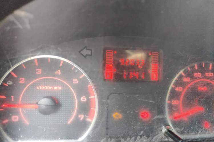 Used Wuling Rongguang 2021 1.2L S Base 7-Seater LSI Odometer Close Up