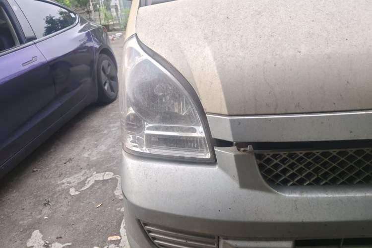 Used Wuling Rongguang 2021 1.5L Extended Standard Model Air-Conditioned Version LAR Right Front Headlight