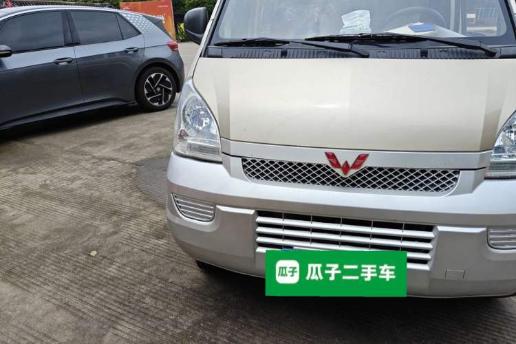 Used Wuling Rongguang 2021 1.5L Extended Basic Version L3C Right Front Headlight