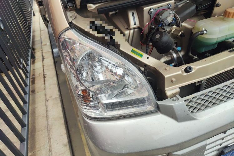 Used Wuling Rongguang 2021 1.5L Extended Standard Model Air-Conditioned Version LAR Right Front Headlight
