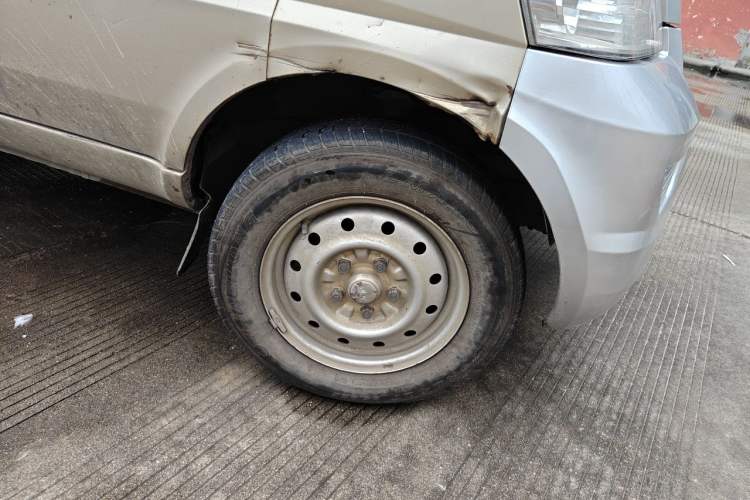 Used Wuling Rongguang 2021 1.5L Extended Basic Version L3C Right Front Wheel Hub