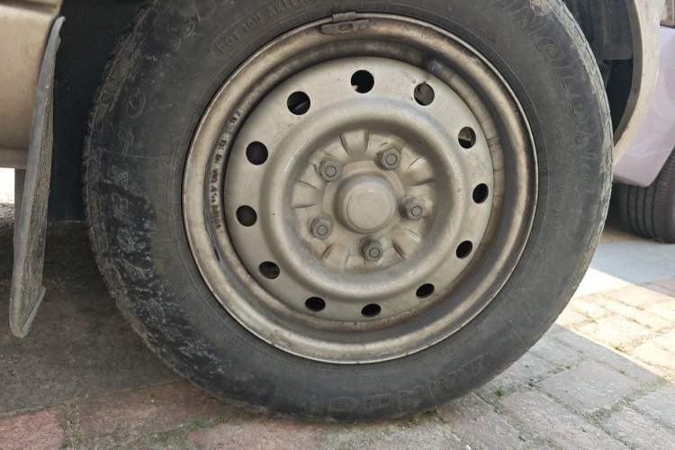 Used Wuling Rongguang 2021 1.5L Extended Standard Model Power-Assist Version LAR Right Front Wheel Hub