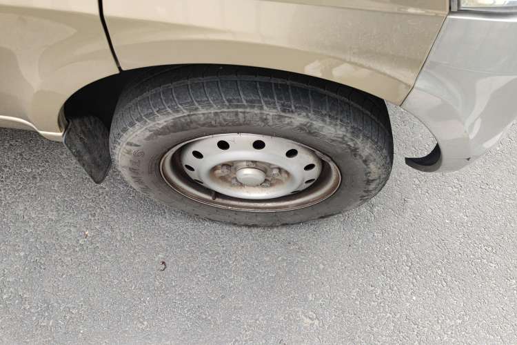 Used Wuling Rongguang 2021 1.5L Extended Basic Version L3C Right Front Wheel Hub