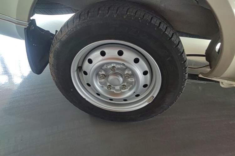 Used Wuling Rongguang 2021 1.5L Extended Standard Version with Air Conditioning – L3C Right Rear Wheel Hub