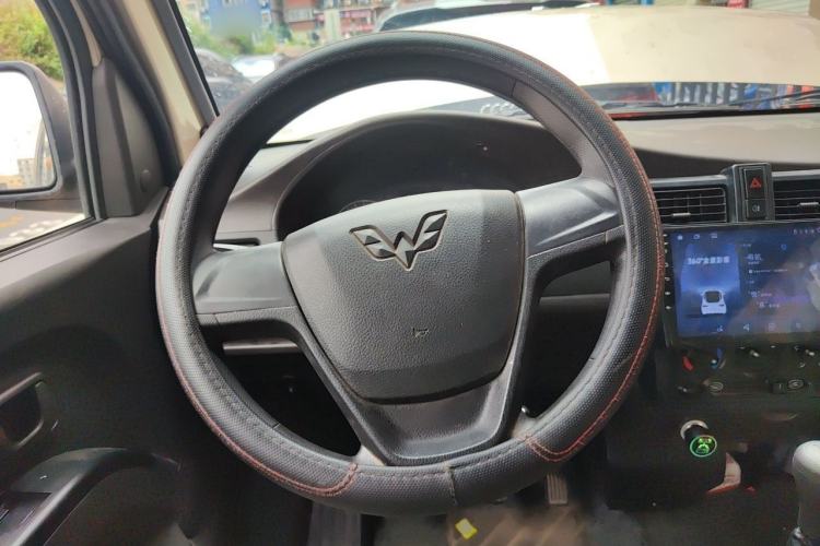 Used Wuling Rongguang 2021 1.5L Extended Standard Model Air-Conditioned Version LAR Steering Wheel
