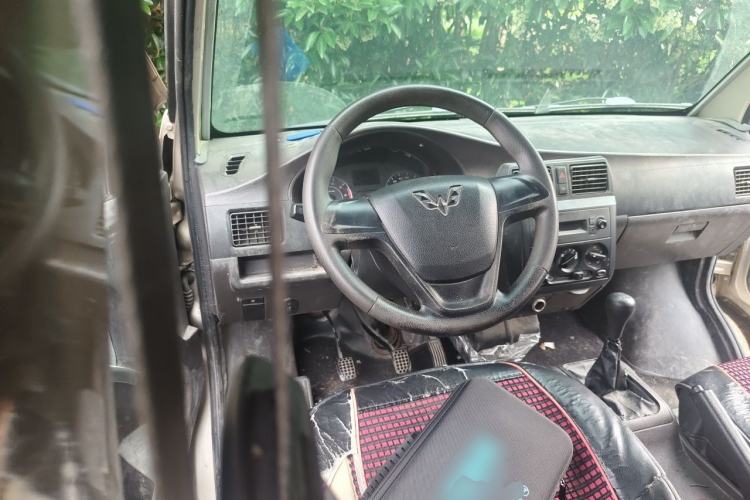Used Wuling Rongguang 2021 1.5L Extended Standard Model Air-Conditioned Version LAR Steering Wheel