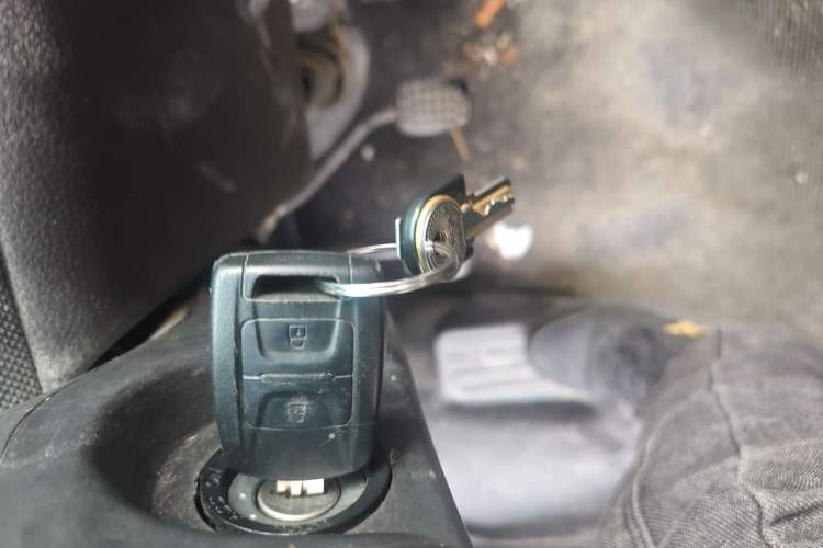 Used Wuling Rongguang 2021 1.5L Extended Standard Model Air-Conditioned Version LAR Vehicle Key