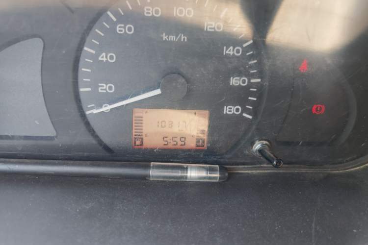 Used Wuling Rongguang 2021 1.5L Extended Basic Enclosed-Window Vehicle 2 Seats L3C Odometer Close Up