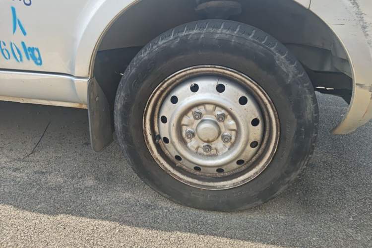 Used Wuling Rongguang 2021 1.5L Extended Basic Enclosed-Window Vehicle 2 Seats L3C Right Front Wheel Hub