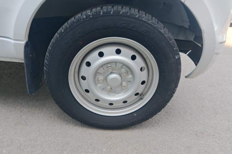 Used Wuling Rongguang 2021 1.5L Extended Basic Enclosed-Window Vehicle 2 Seats L3C Right Front Wheel Hub