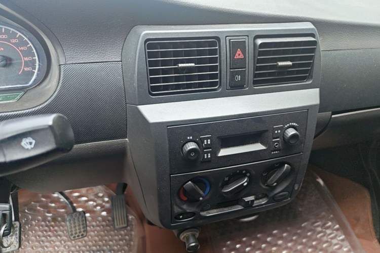 Used Wuling Rongguang 2021 1.5L Extended Standard Model Power-Assist Version LAR Audio And AC Panel