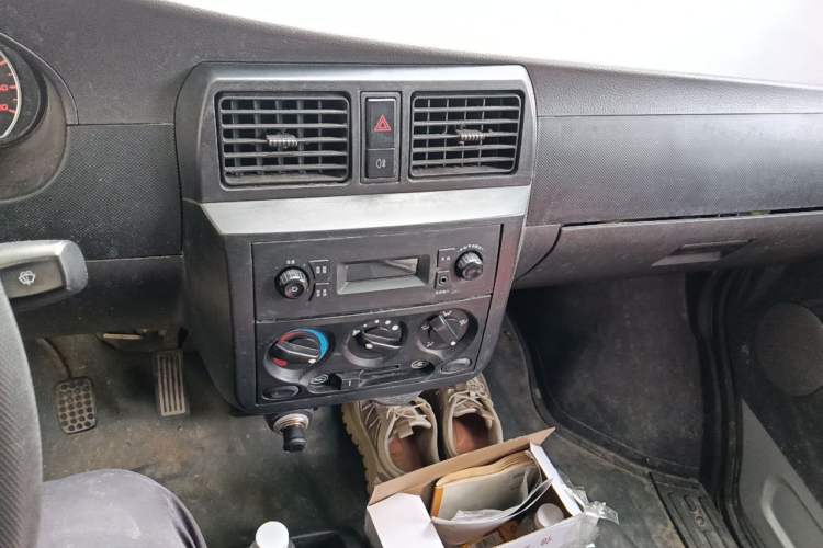 Used Wuling Rongguang 2021 1.5L Extended Standard Model Air-Conditioned Version LAR Audio And AC Panel